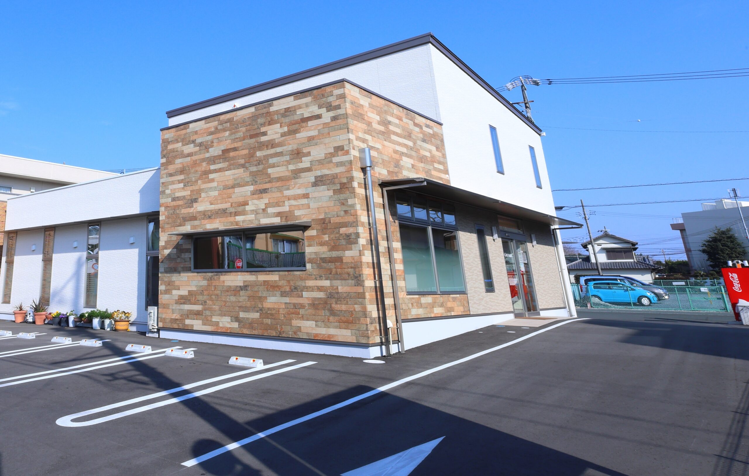 医院エントランス（バリアフリー設計）